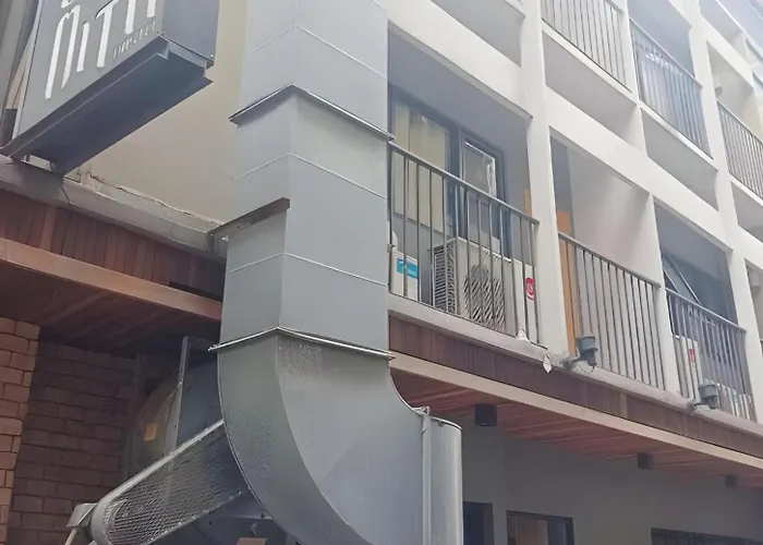 Bob Silom - Bts Surasak * Bangkok